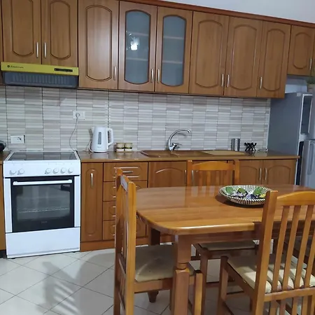 Bed and breakfast Fatmir *
